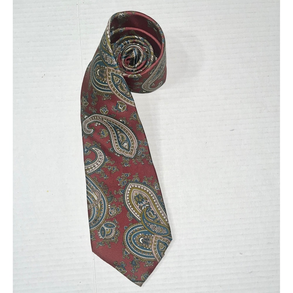 Halston Mens Necktie Burgundy Paisley 100% Italian Silk Made in USA WPL 2831‎